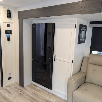 2026 VENTURE Stratus Ultra-Lite SR282VFD